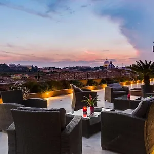 Navona Queen Rooftop 2*, רומא איטליה