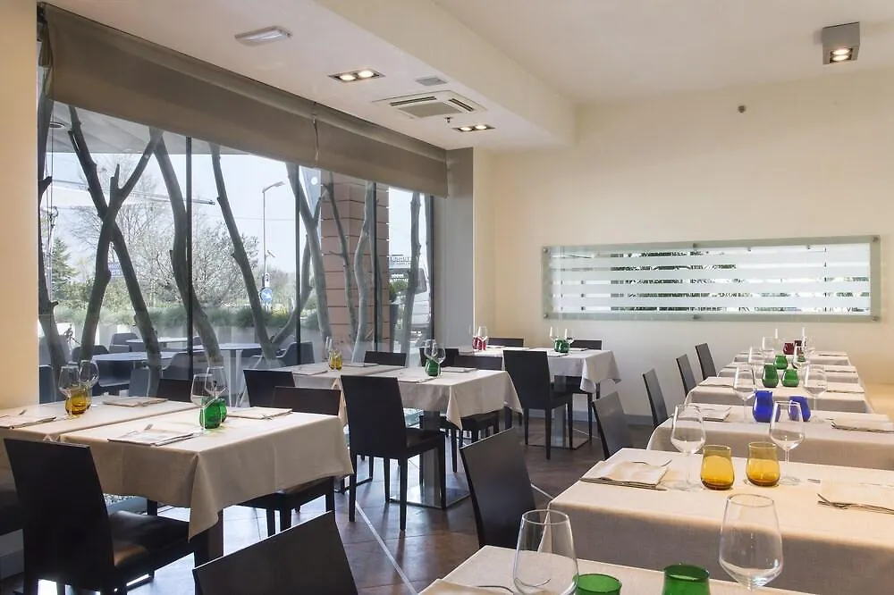 Courtyard By Marriott Venice Airport Tessera Hotel